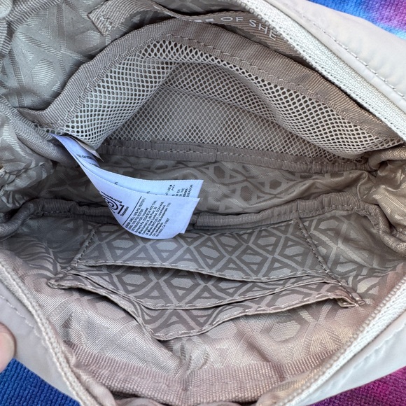 Athleta EUC “all about” belt bag/crossbody - Picture 4 of 5